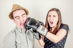 マイナンバーを会社に提出するのは義務?解かってしまう個人情報と拒否する方法