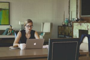 40代の女性で未経験でも転職成功しやすい業種4つ(正社員や手に職つけたい女性も必見!)